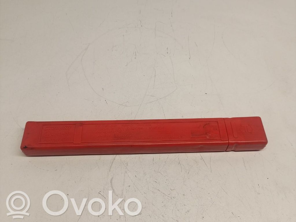 BMW 5 F10 F11 Avarinis ženklas 