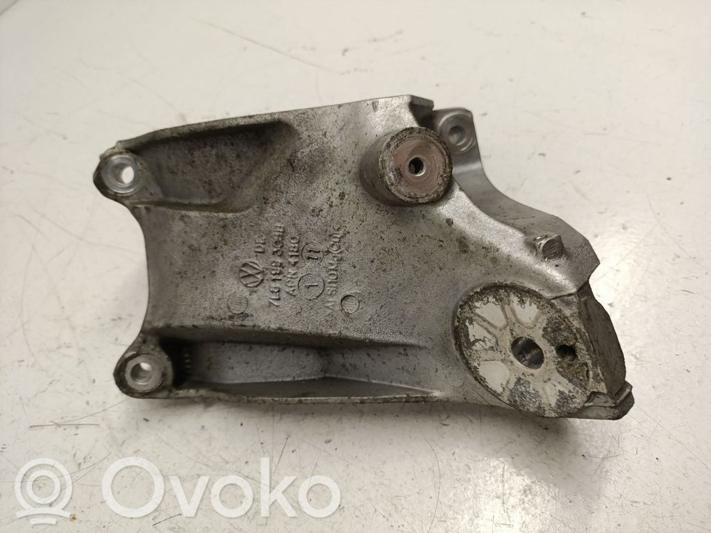 Audi Q7 4L Engine mounting bracket 