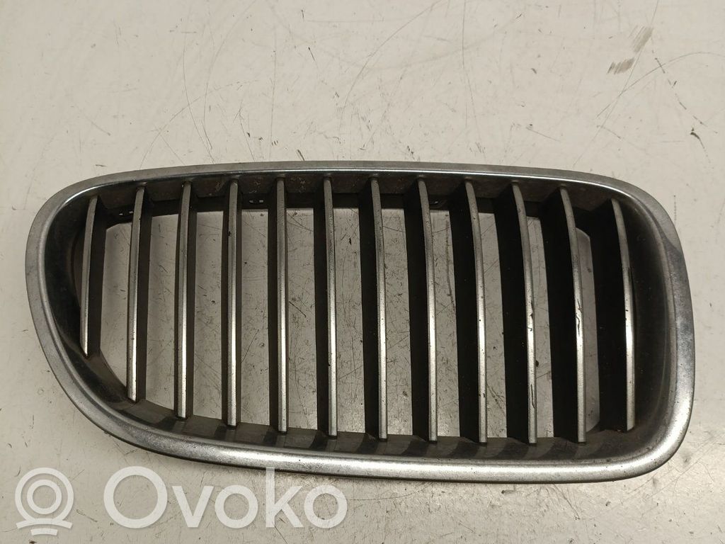 BMW 5 F10 F11 Grotelės viršutinės 