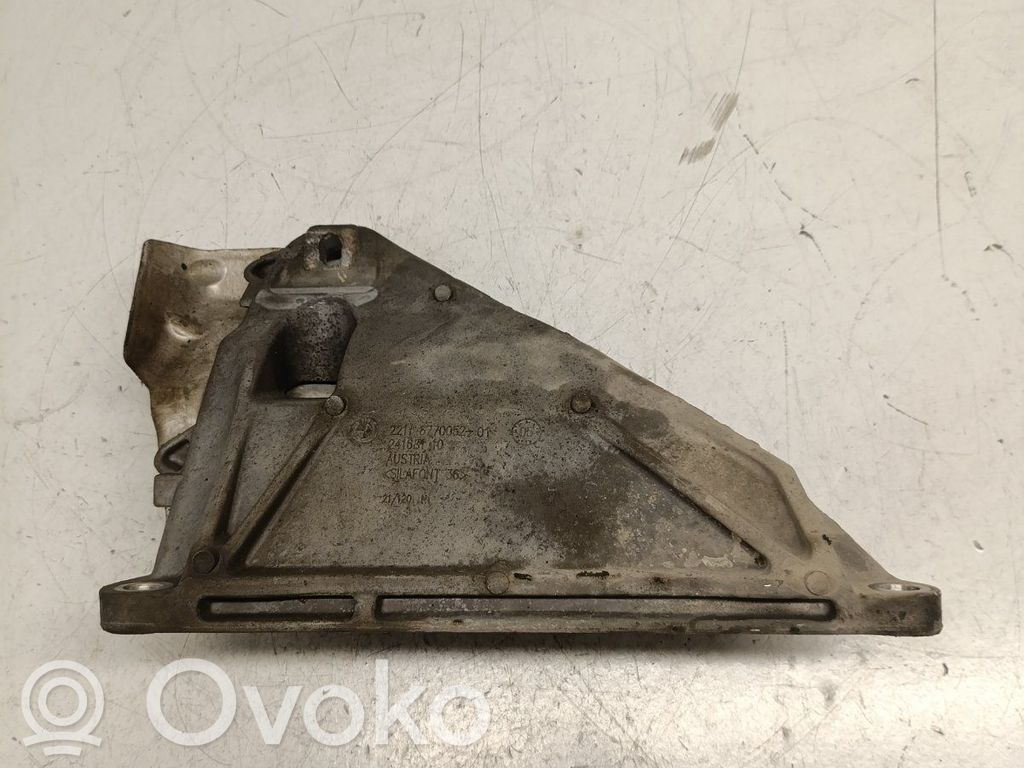 BMW 3 E90 E91 Engine mounting bracket 