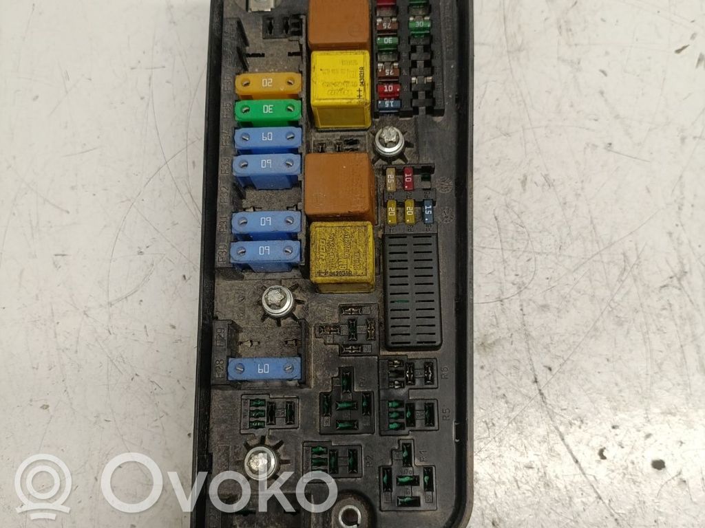 Opel Vectra C Ramka / Moduł bezpieczników 