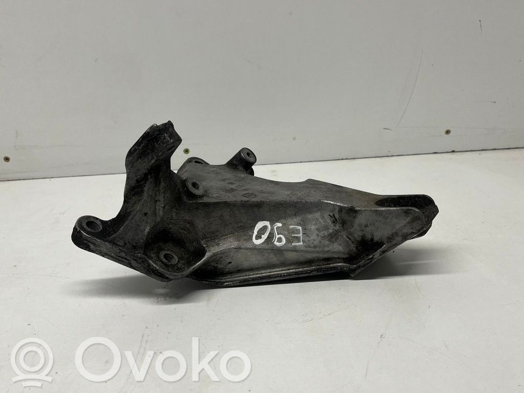 BMW 3 E90 E91 Engine mounting bracket 