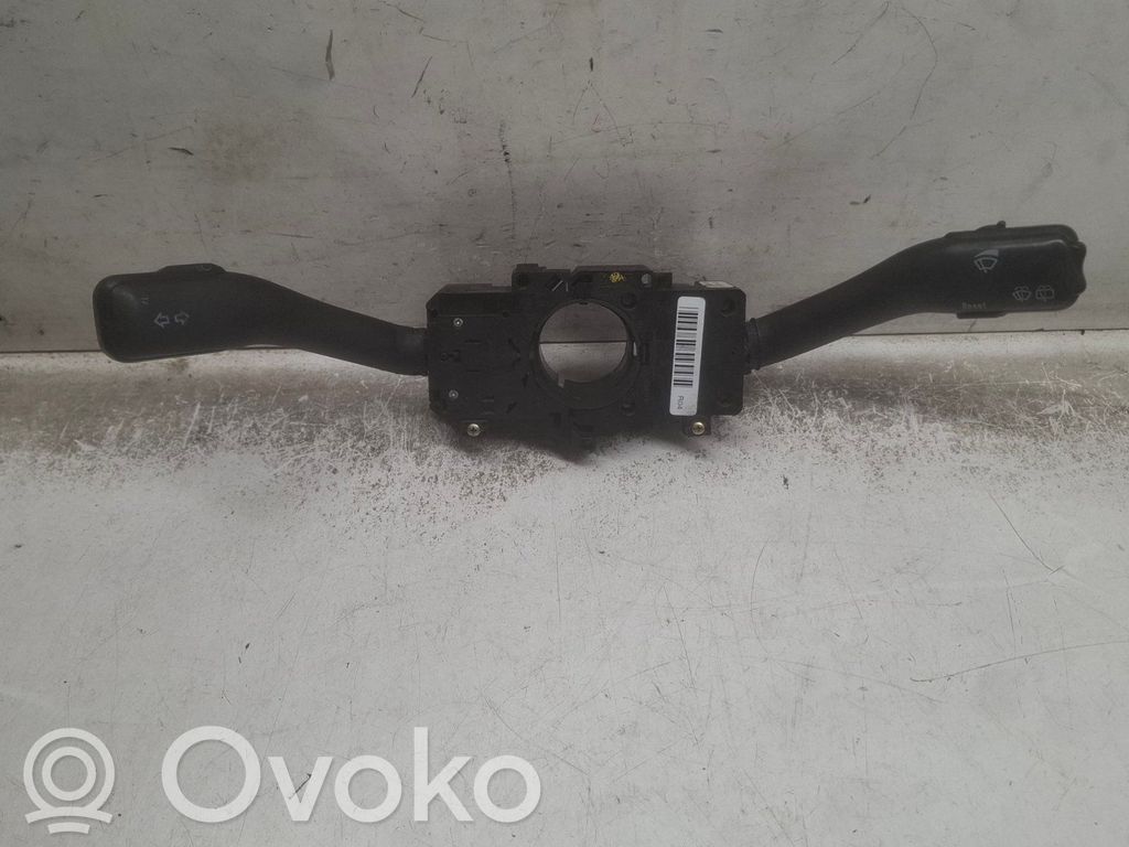 Volkswagen PASSAT B5 Wiper turn signal indicator stalk/switch 