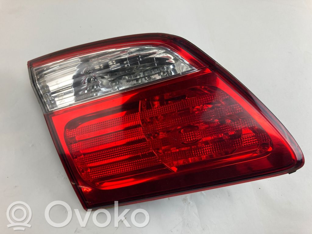 Nissan Maxima Lampy tylnej klapy bagażnika 
