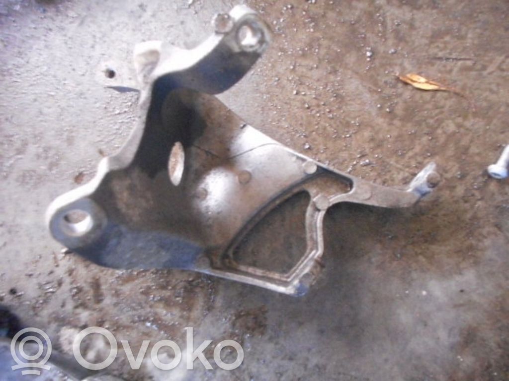 Audi A8 S8 D3 4E Engine mounting bracket 