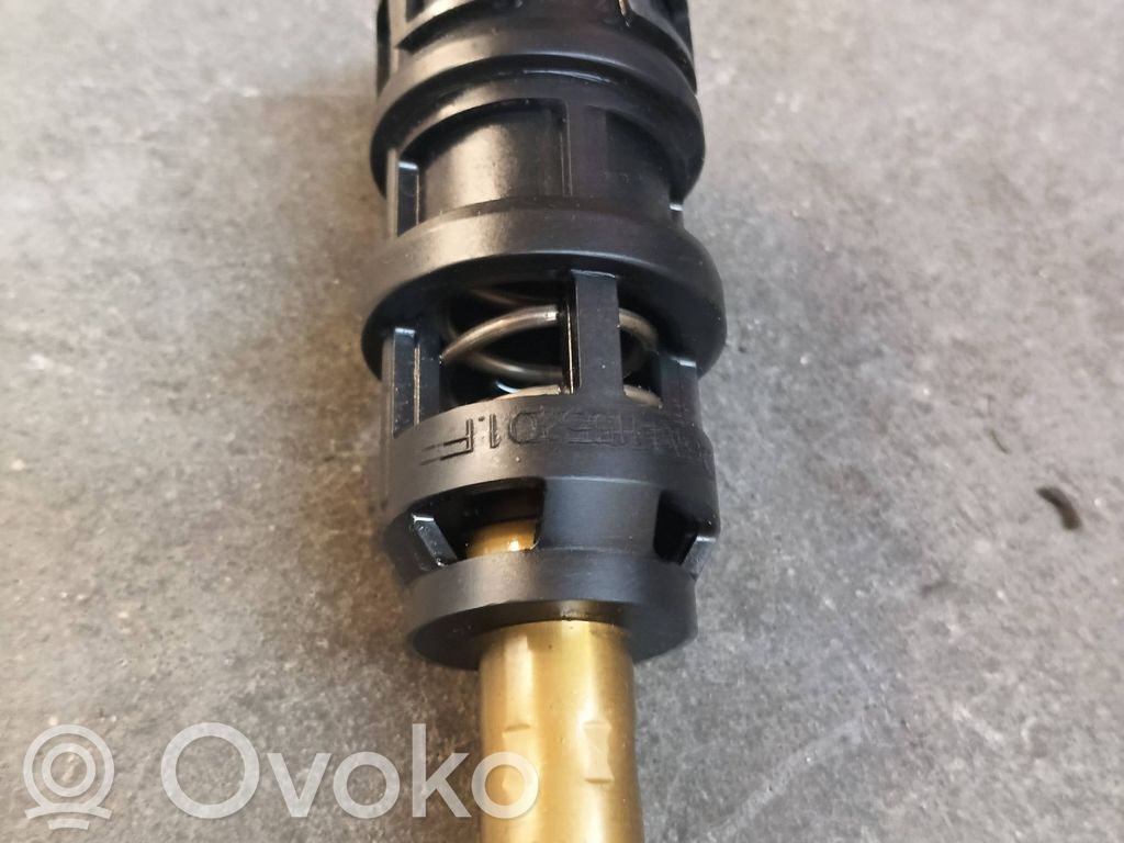 Audi A4 S4 B9 Carcasa del termostato 