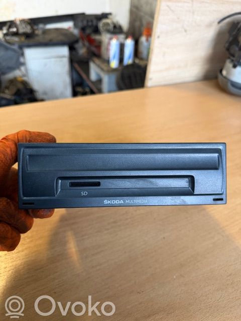 GPS navigation control unit/module   5Q0035840C