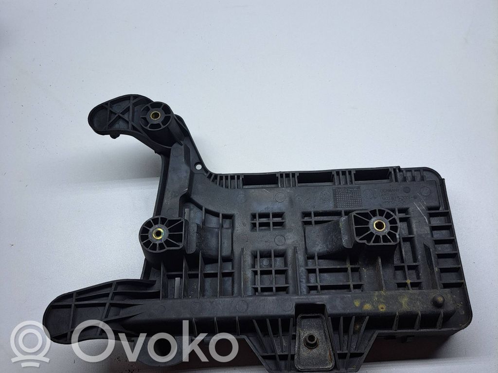 Volkswagen PASSAT B6 Półka akumulatora 