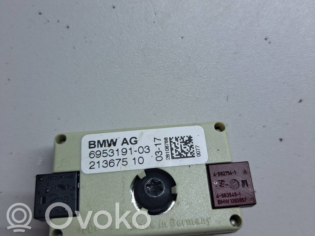 BMW 5 E60 E61 Antenas pastiprinātājs 