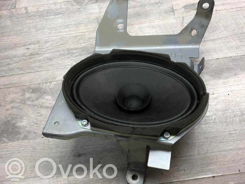 Mazda 5 Garsiakalbis (-iai) priekinėse duryse 