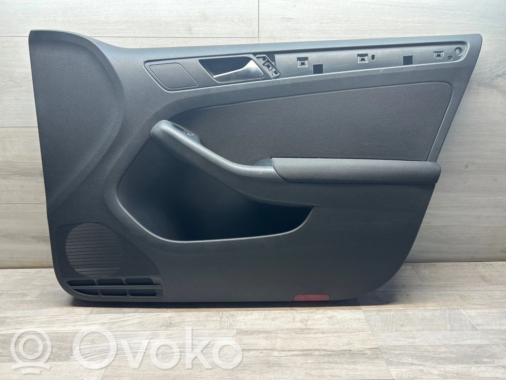 Volkswagen Jetta VI Boczki / Poszycie drzwi przednich 