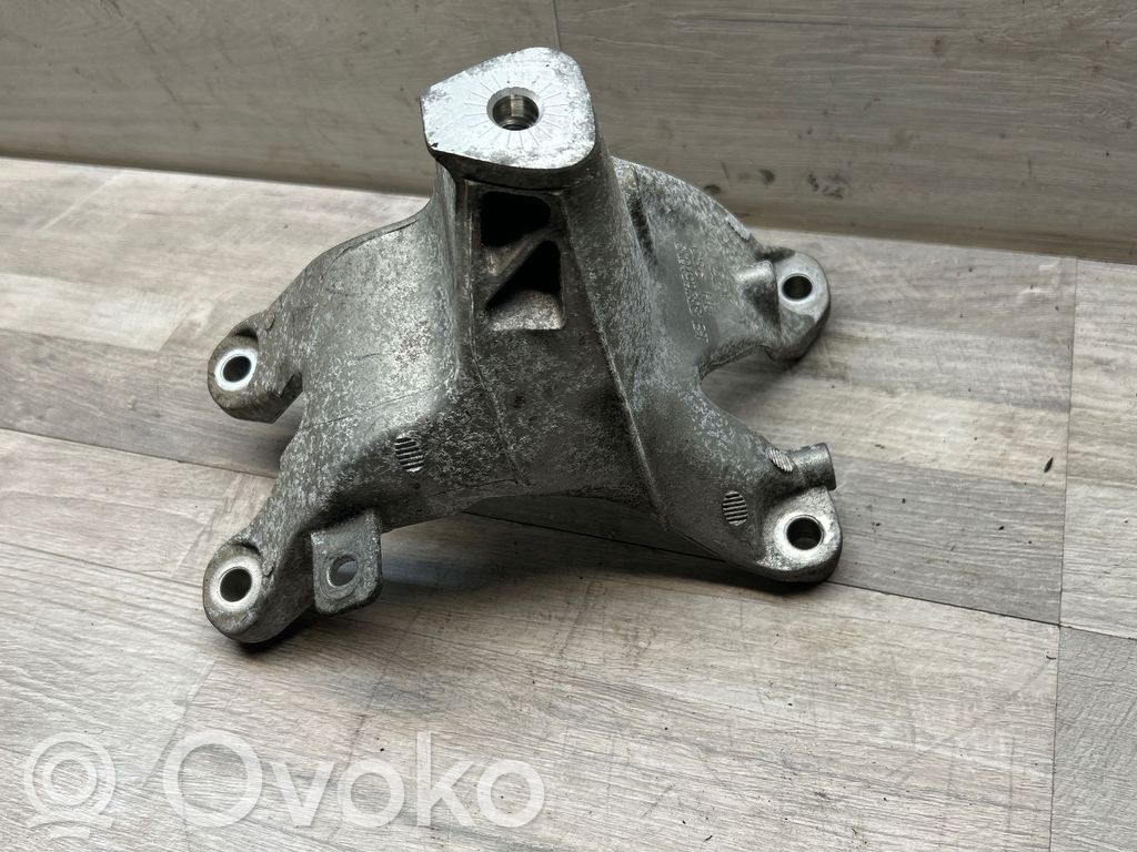 Audi Q5 SQ5 8R Engine mounting bracket 