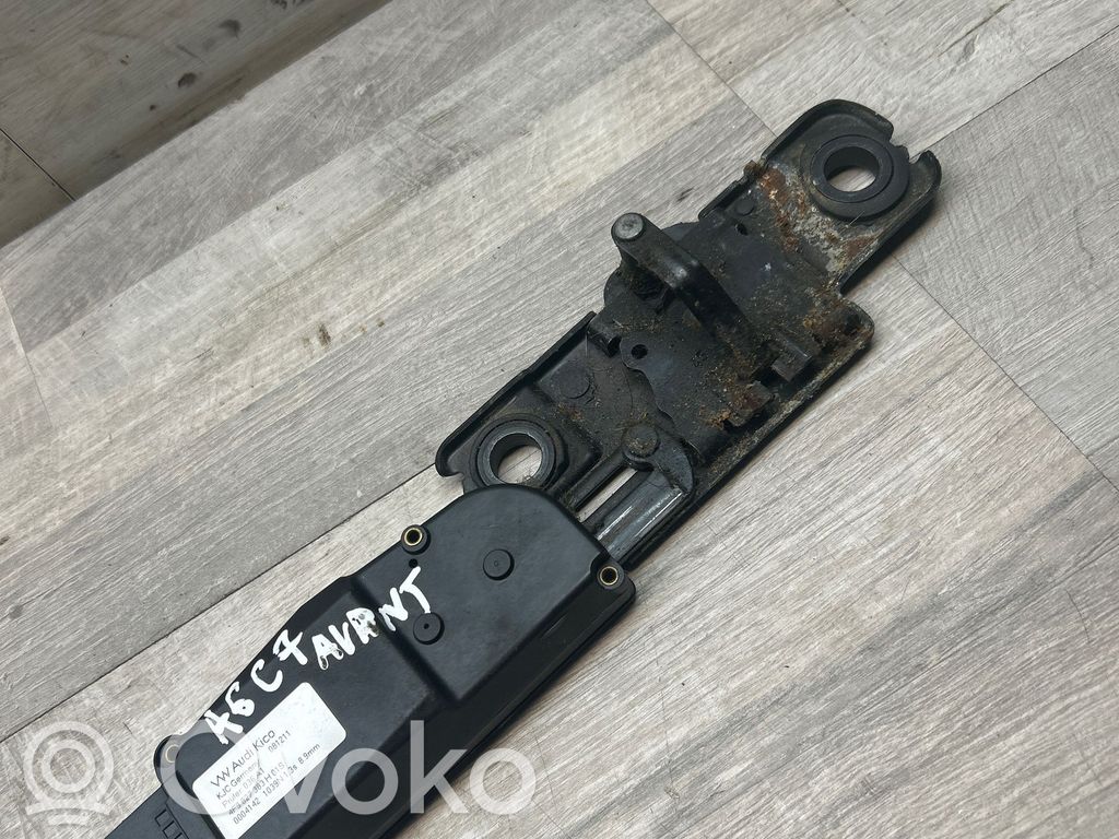Audi A6 C7 Притягиватель задней крышки 