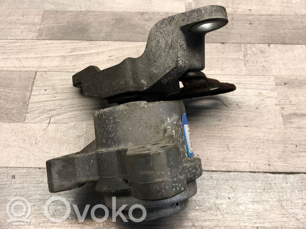 Volvo V60 Engine mount bracket 