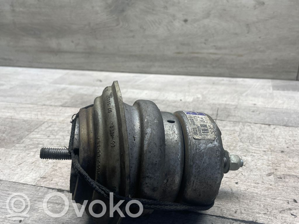 Jaguar XF X250 Engine mount bracket 