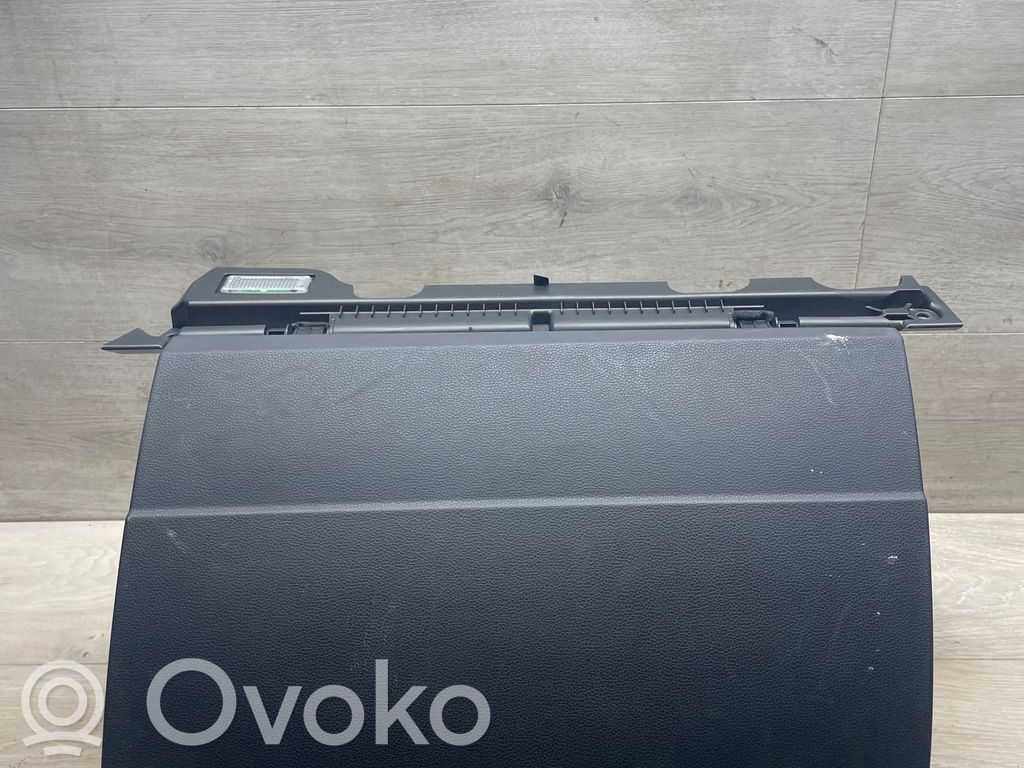 Volkswagen PASSAT B8 Schowek deski rozdzielczej / Komplet 