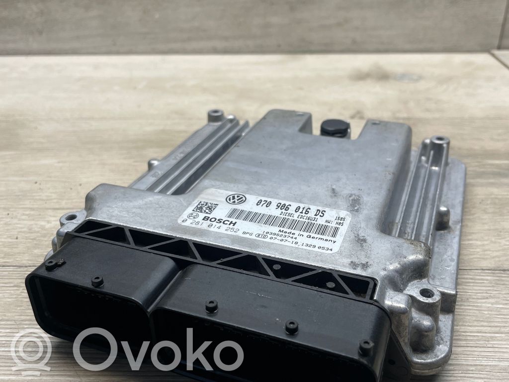 Volkswagen Transporter - Caravelle T5 Unitate/modul de control motor 