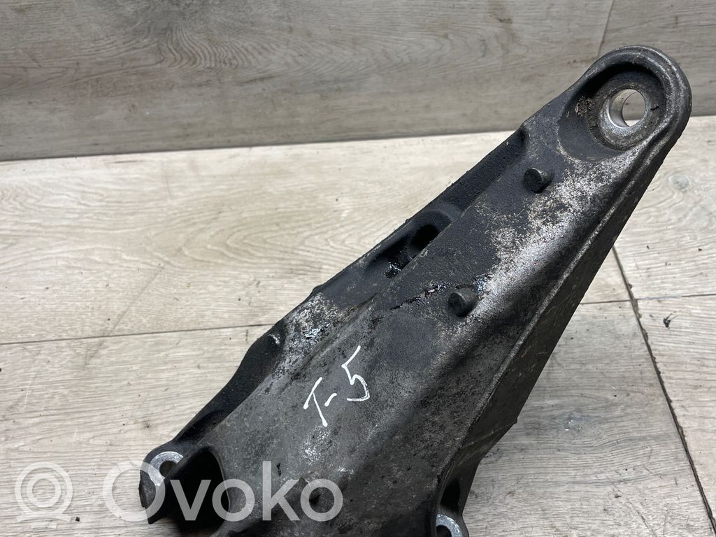 Volkswagen Transporter - Caravelle T5 Engine mounting bracket 