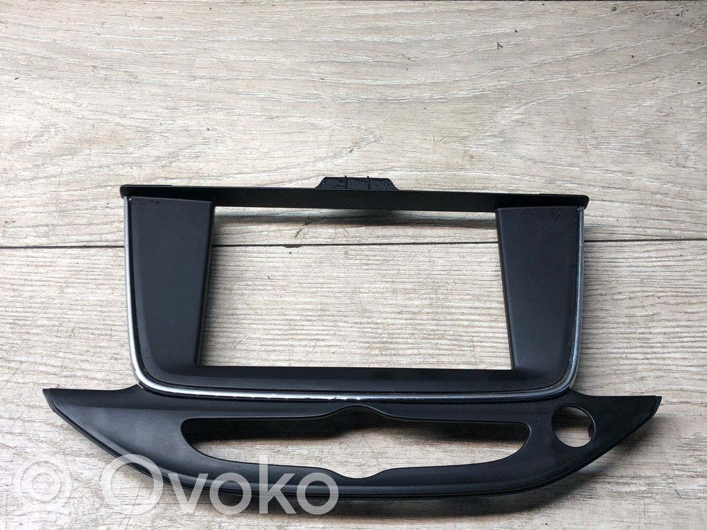 Opel Astra K Moldura de la unidad delantera de radio/GPS 