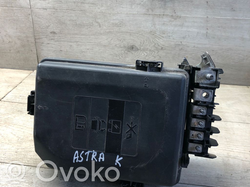 Opel Astra K Fuse module 