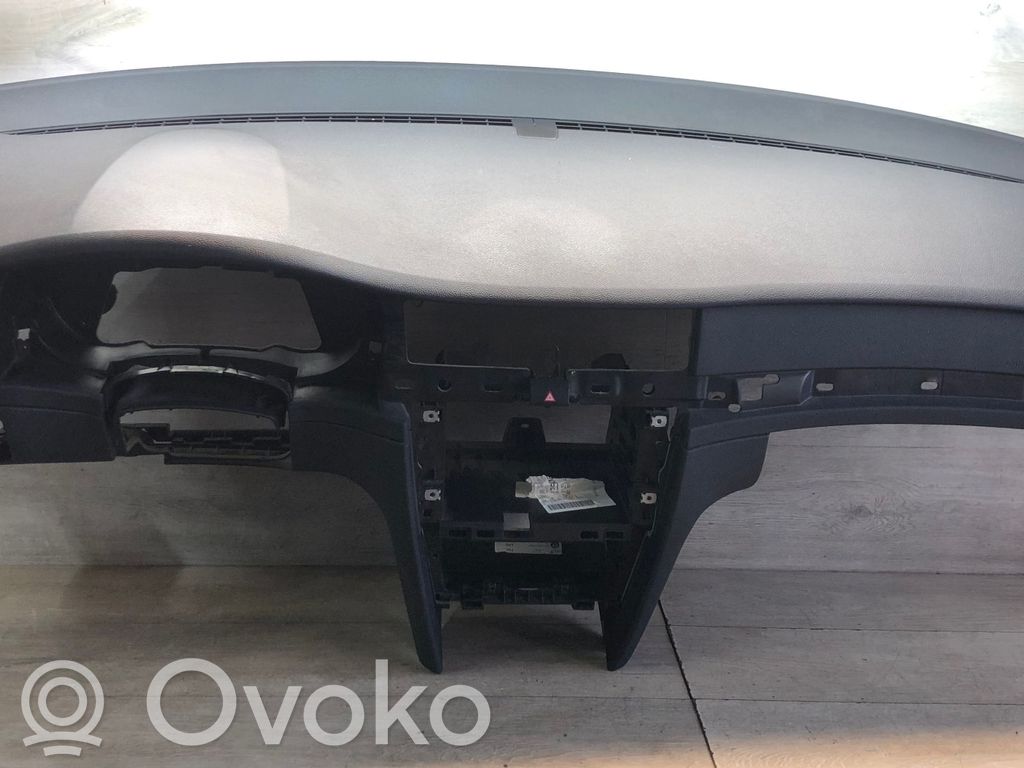 Skoda Superb B6 (3T) Dashboard 