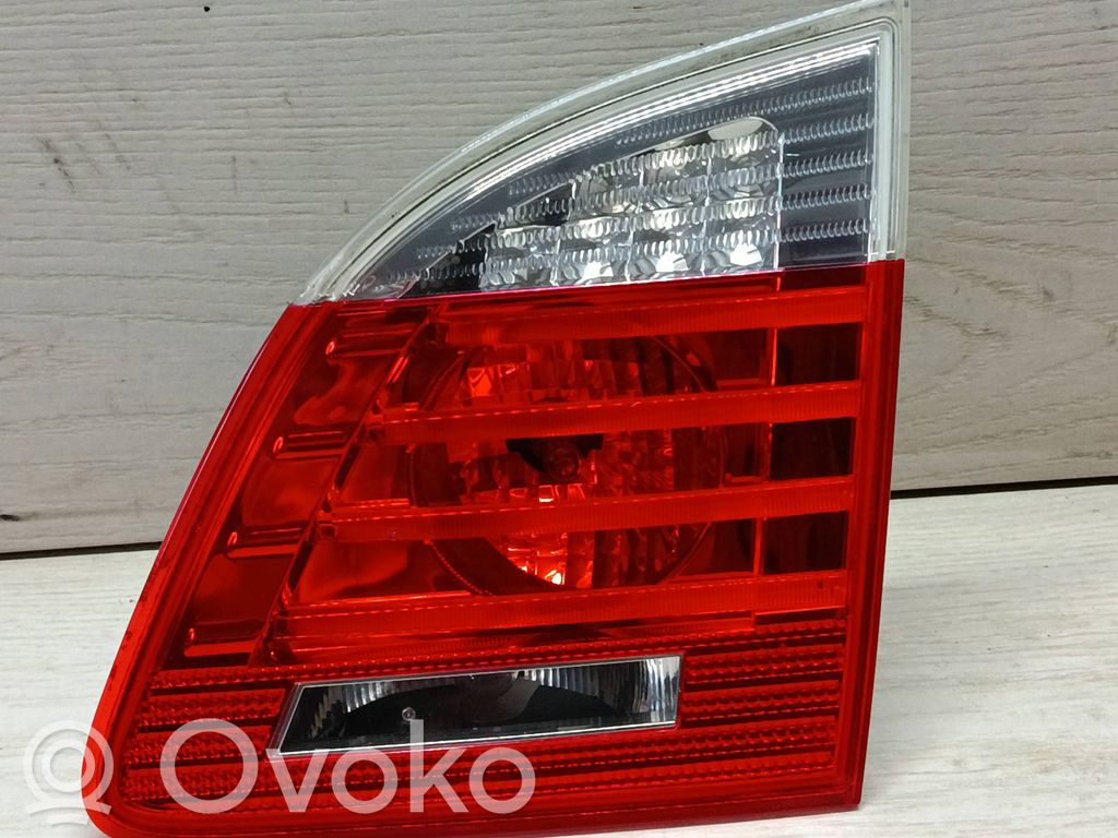 BMW 5 E60 E61 Aizmugurējais lukturis pārsegā 
