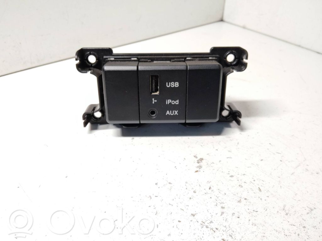 Hyundai Santa Fe USB socket connector 