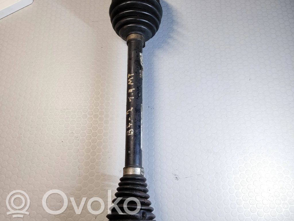 Volkswagen PASSAT B7 Priekinis pusašis 