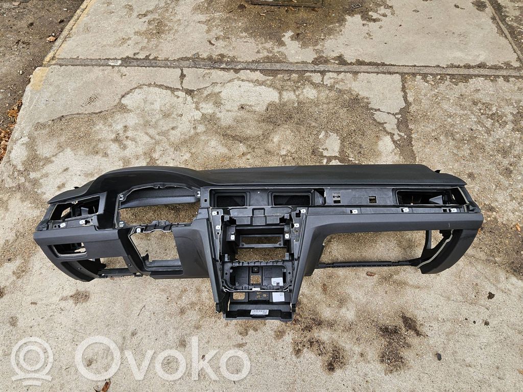 Volkswagen PASSAT B8 Cruscotto 
