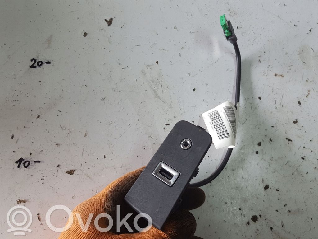 Citroen C4 Cactus USB socket connector 
