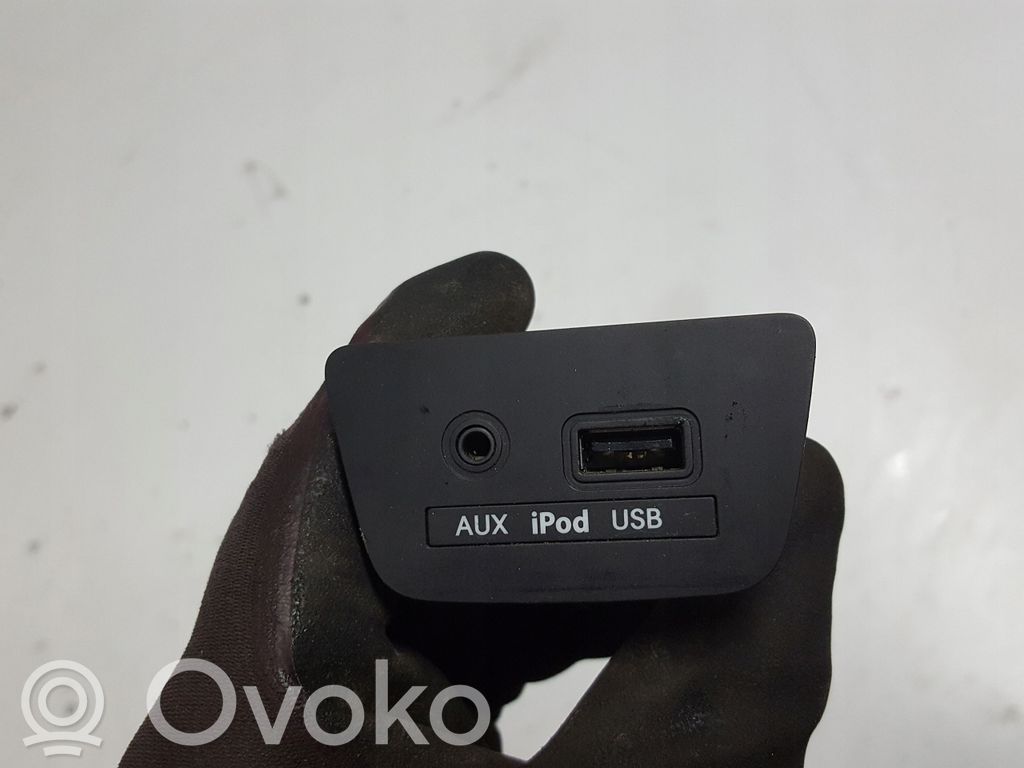 Hyundai i30 Enchufe conector USB 