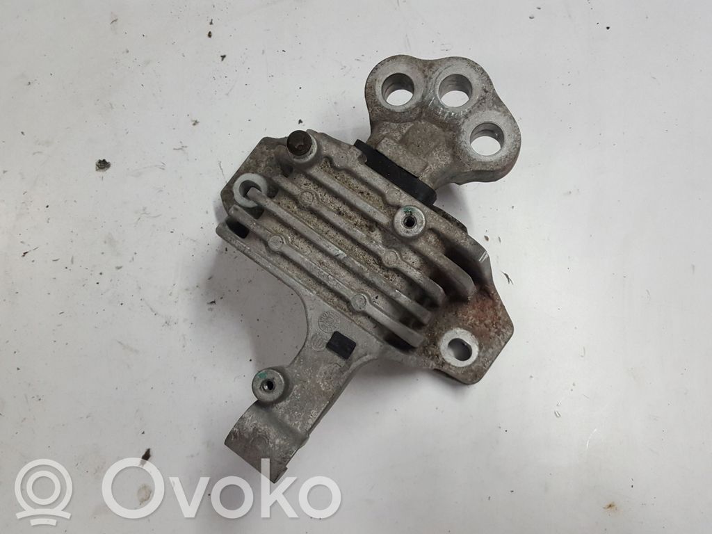 Jeep Cherokee Engine mount bracket 