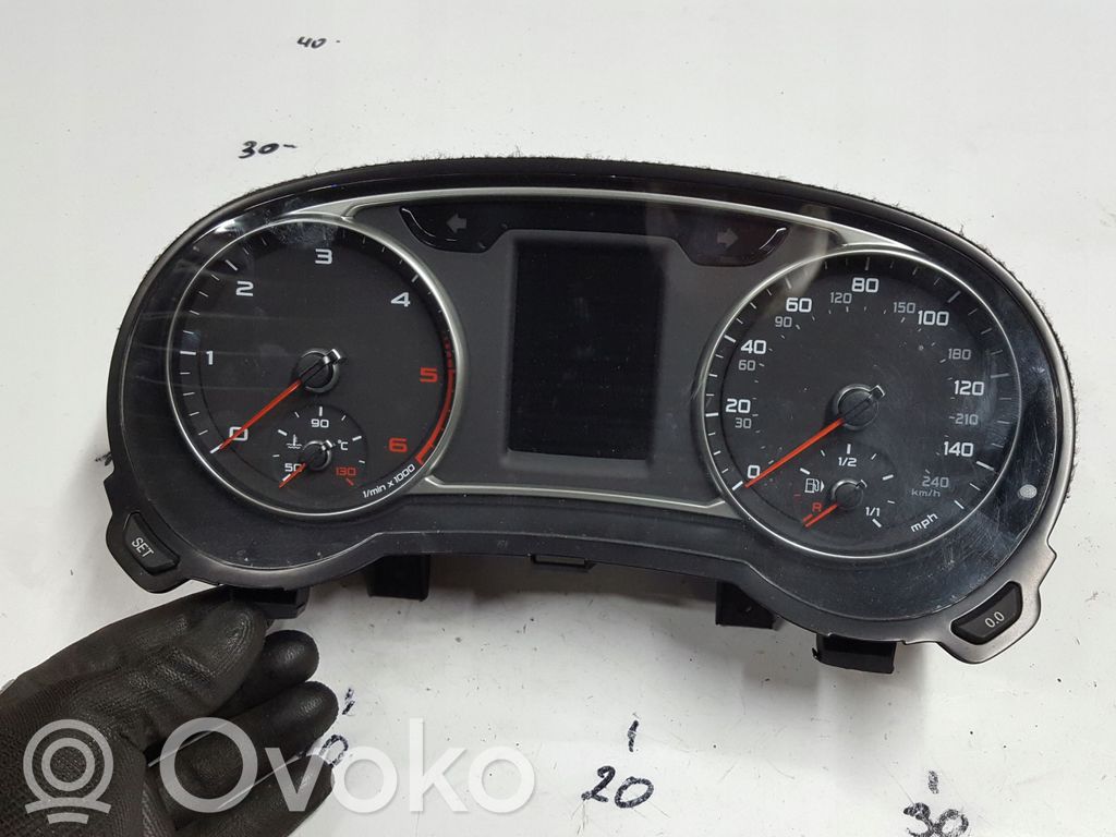 Audi A1 Speedometer (instrument cluster) 
