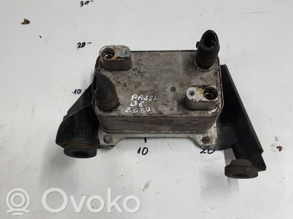 Volkswagen PASSAT B6 Oil filter mounting bracket 