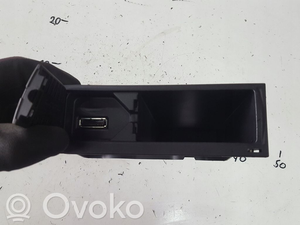 Head unit multimedia control   4E0035785B