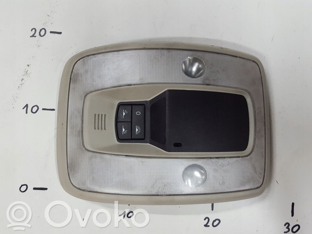 Etuistuimen valo   39823165