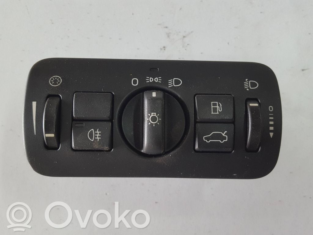 Light switch   30739433