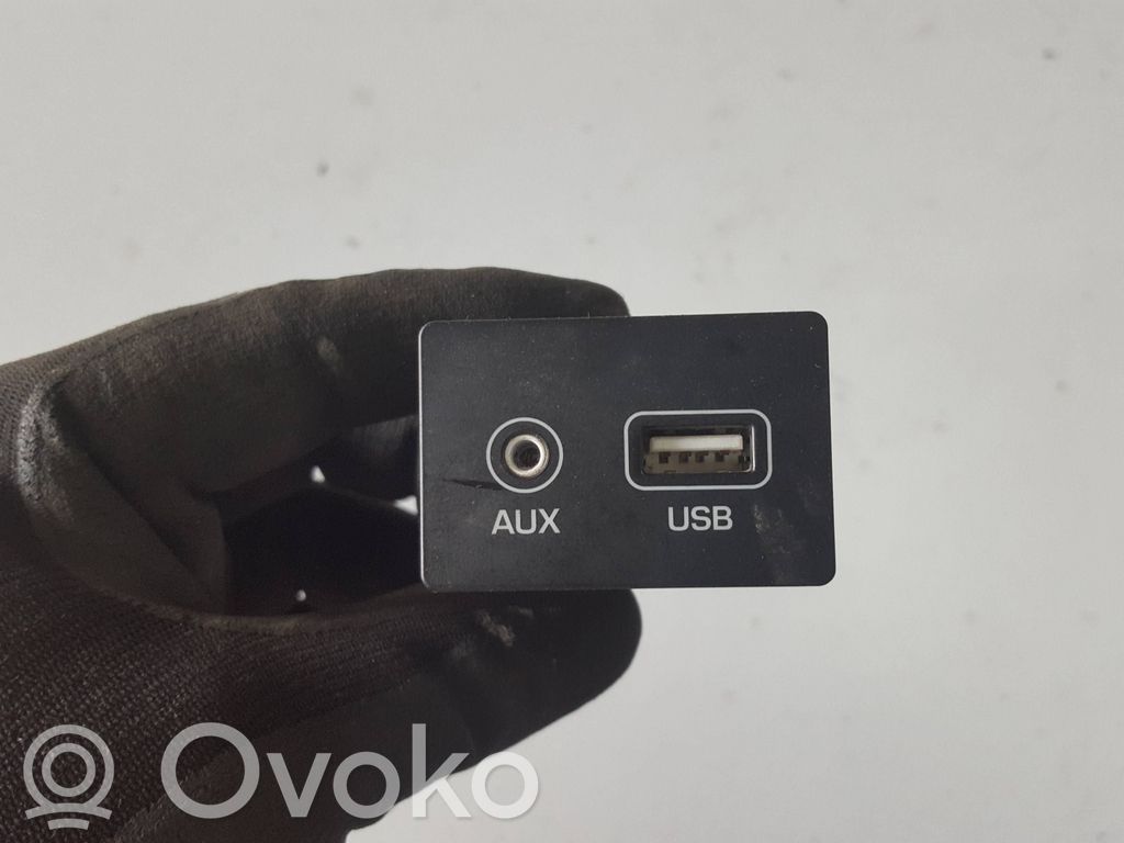 Hyundai i20 (PB PBT) Gniazdo / Złącze USB 