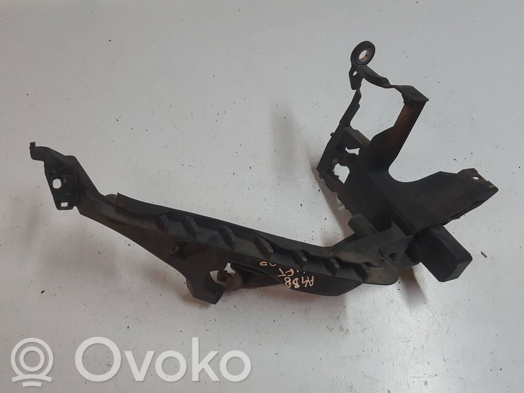 Halterung Scheinwerfer   8K0805608B