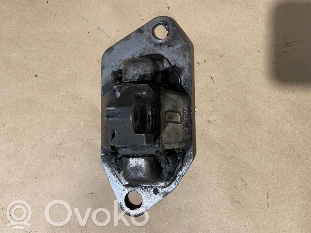 Engine mount bracket