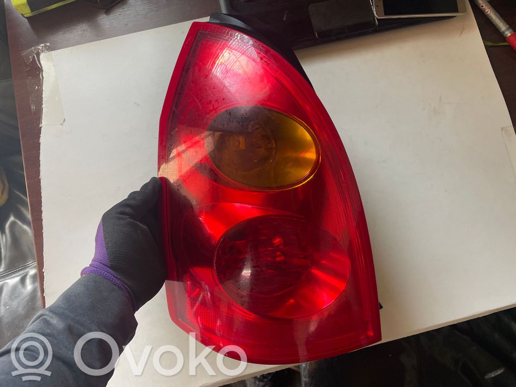 Nissan Almera Tino Takavalot 