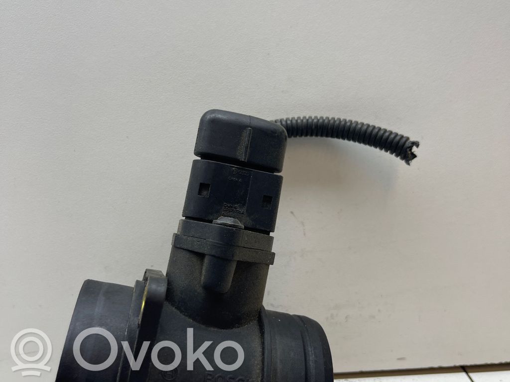 Volkswagen Golf IV Przepływomierz masowy powietrza MAF 