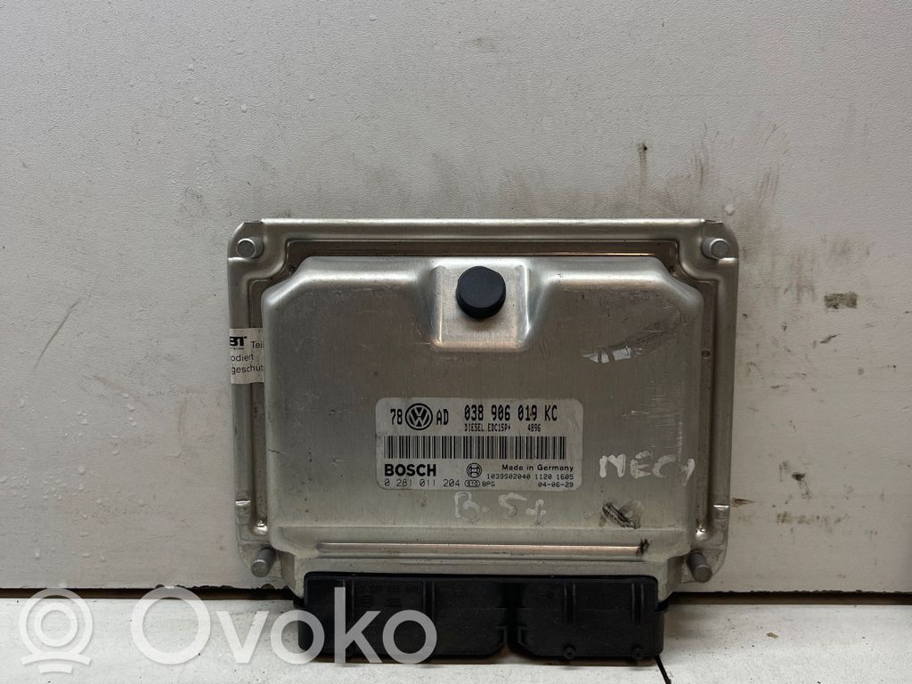 Volkswagen PASSAT B5.5 Engine control unit/module 