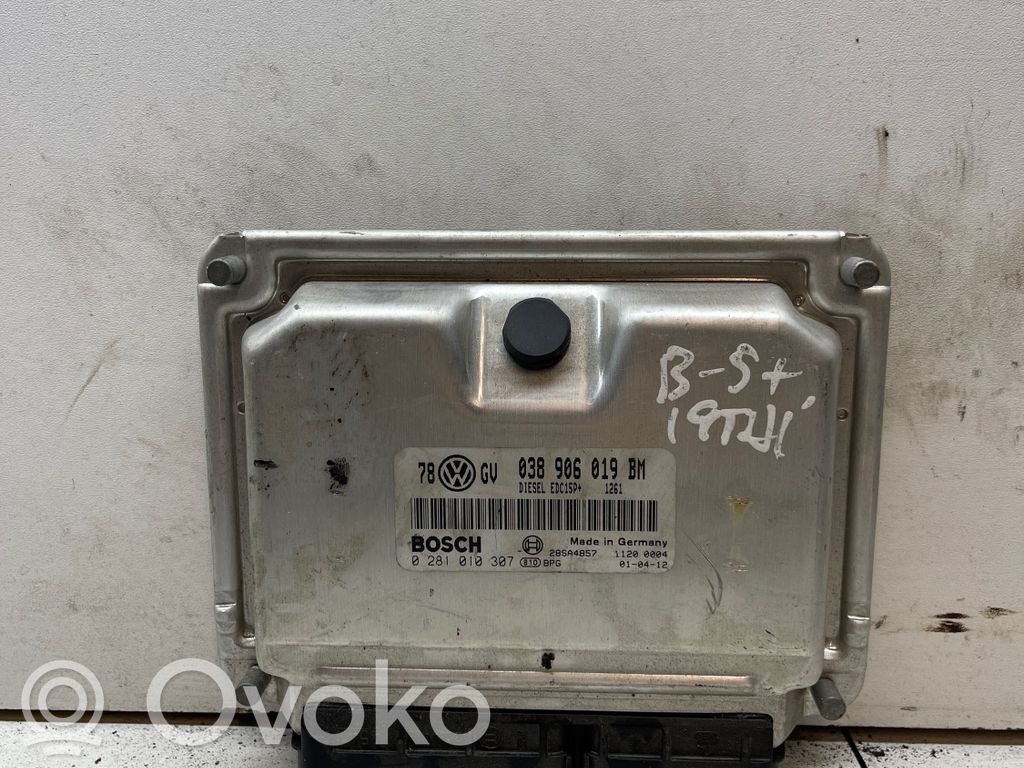Volkswagen PASSAT B5.5 Engine control unit/module 