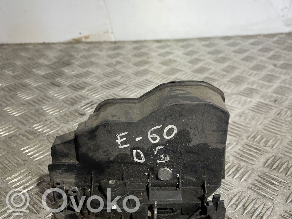 BMW 5 E60 E61 Aizmugurē slēdzene 