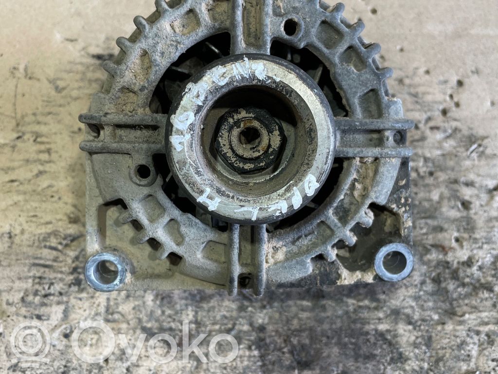 Opel Astra H Alternador 