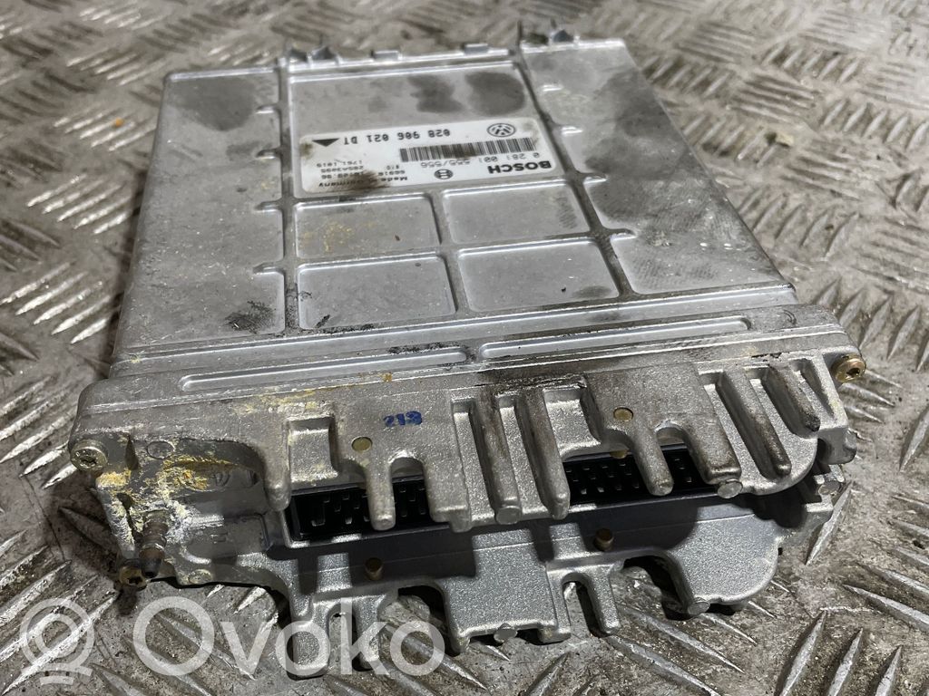 Volkswagen PASSAT B5 Engine control unit/module 
