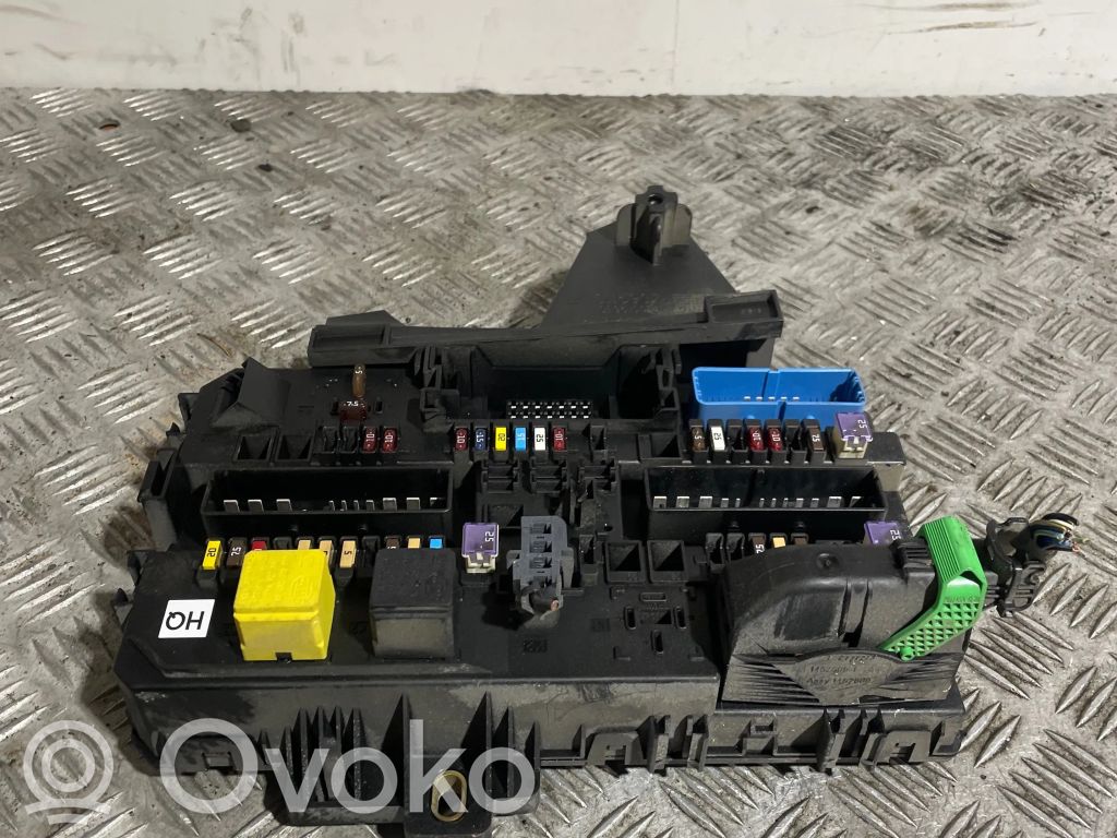 Opel Astra H Sicherungskasten 