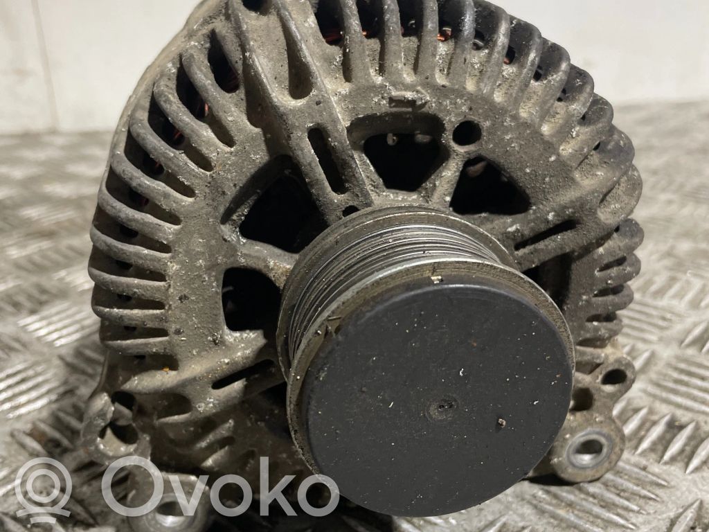 Volkswagen PASSAT B6 Alternator 