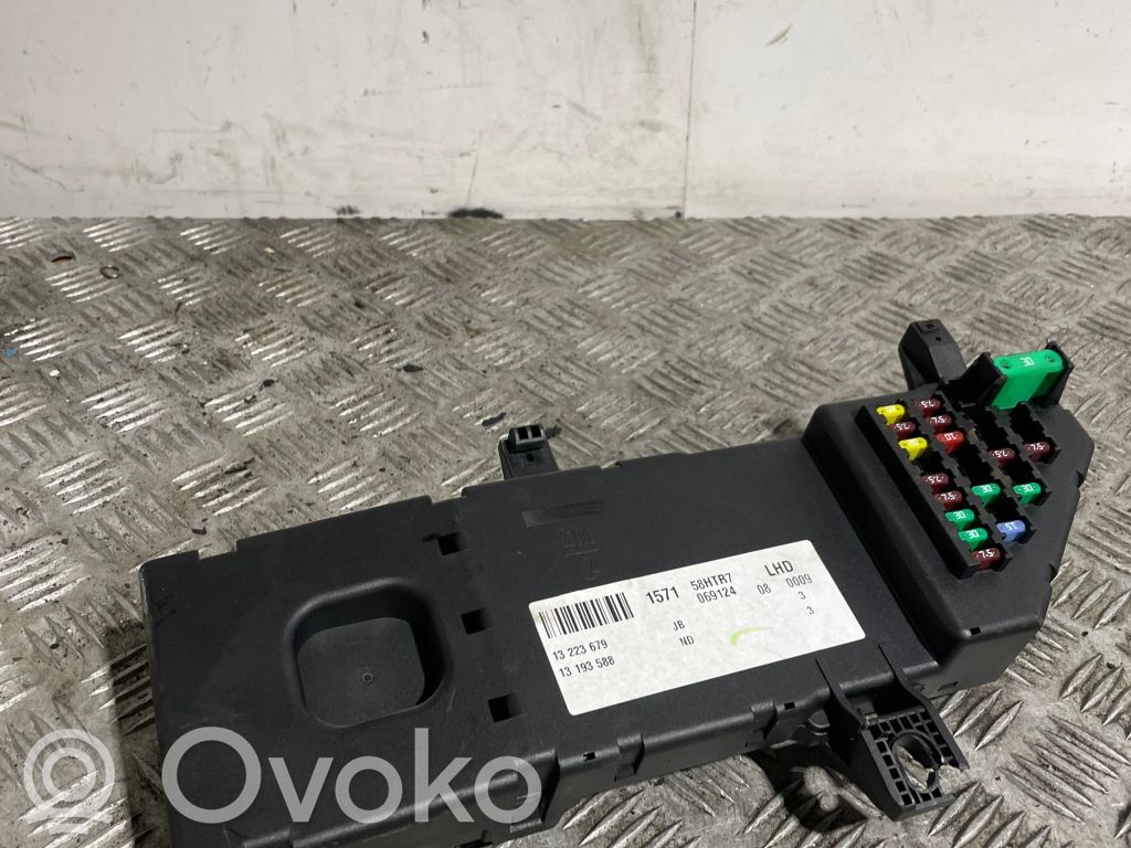 Opel Signum Saugiklių blokas 